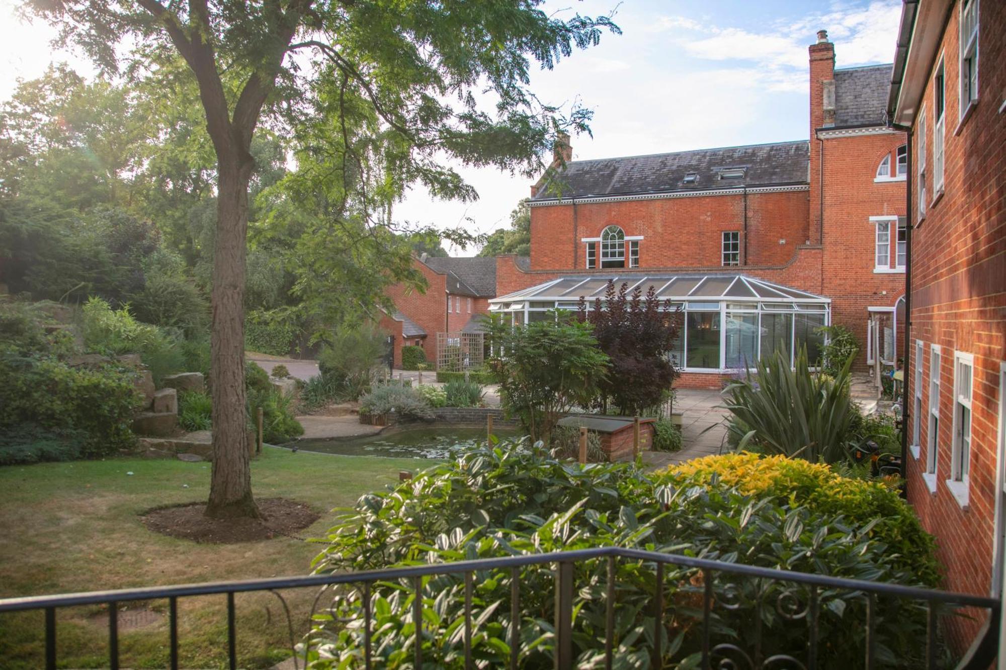 Best Western Moore Place Hotel Milton Keynes Extérieur photo