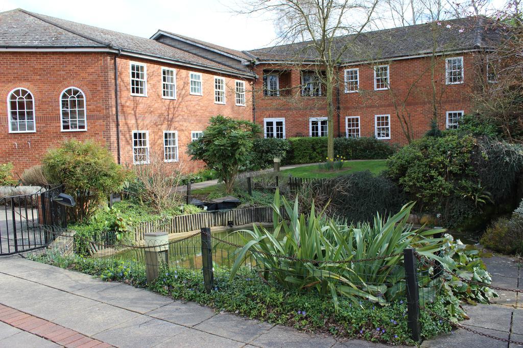 Best Western Moore Place Hotel Milton Keynes Extérieur photo